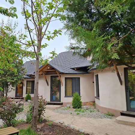Happy Nomads Yurts & Hostel 卡拉科尔 外观 照片
