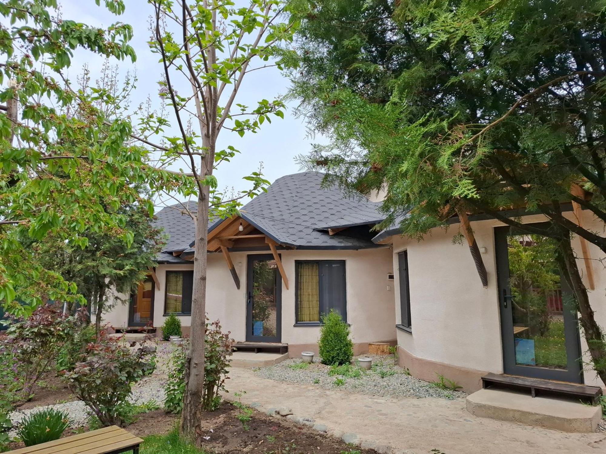 Happy Nomads Yurts & Hostel 卡拉科尔 外观 照片