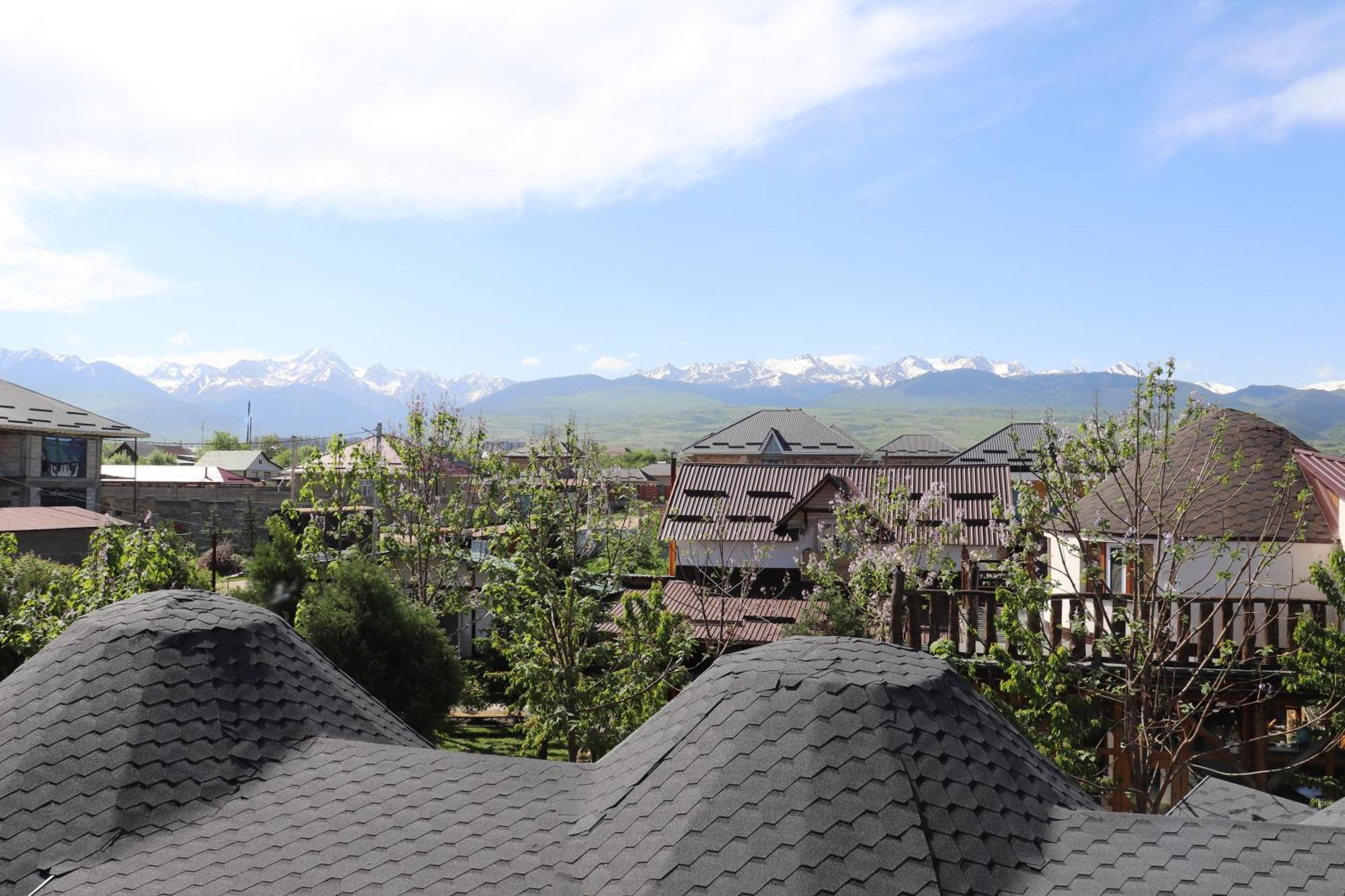 Happy Nomads Yurts & Hostel 卡拉科尔 外观 照片