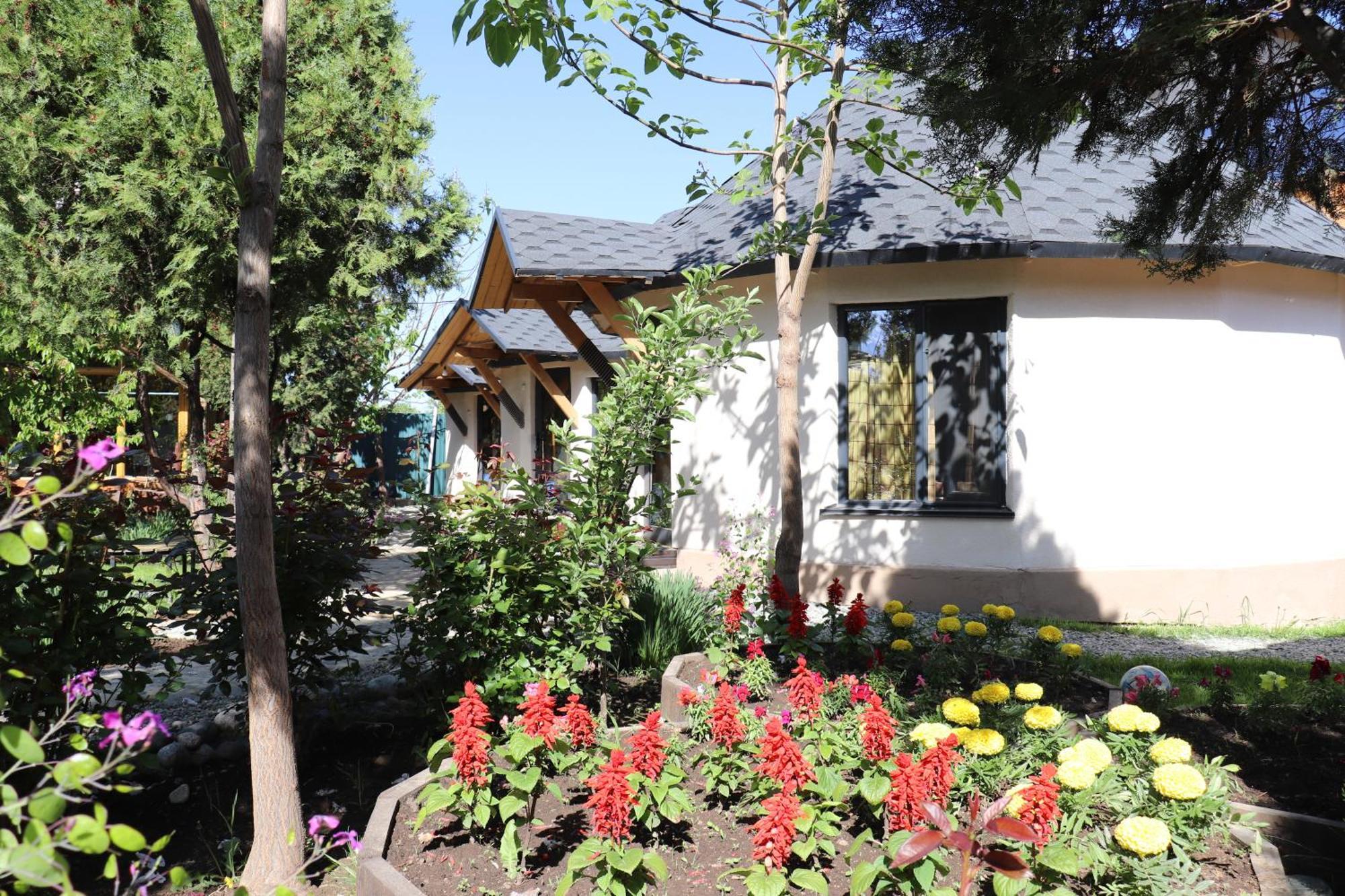 Happy Nomads Yurts & Hostel 卡拉科尔 外观 照片
