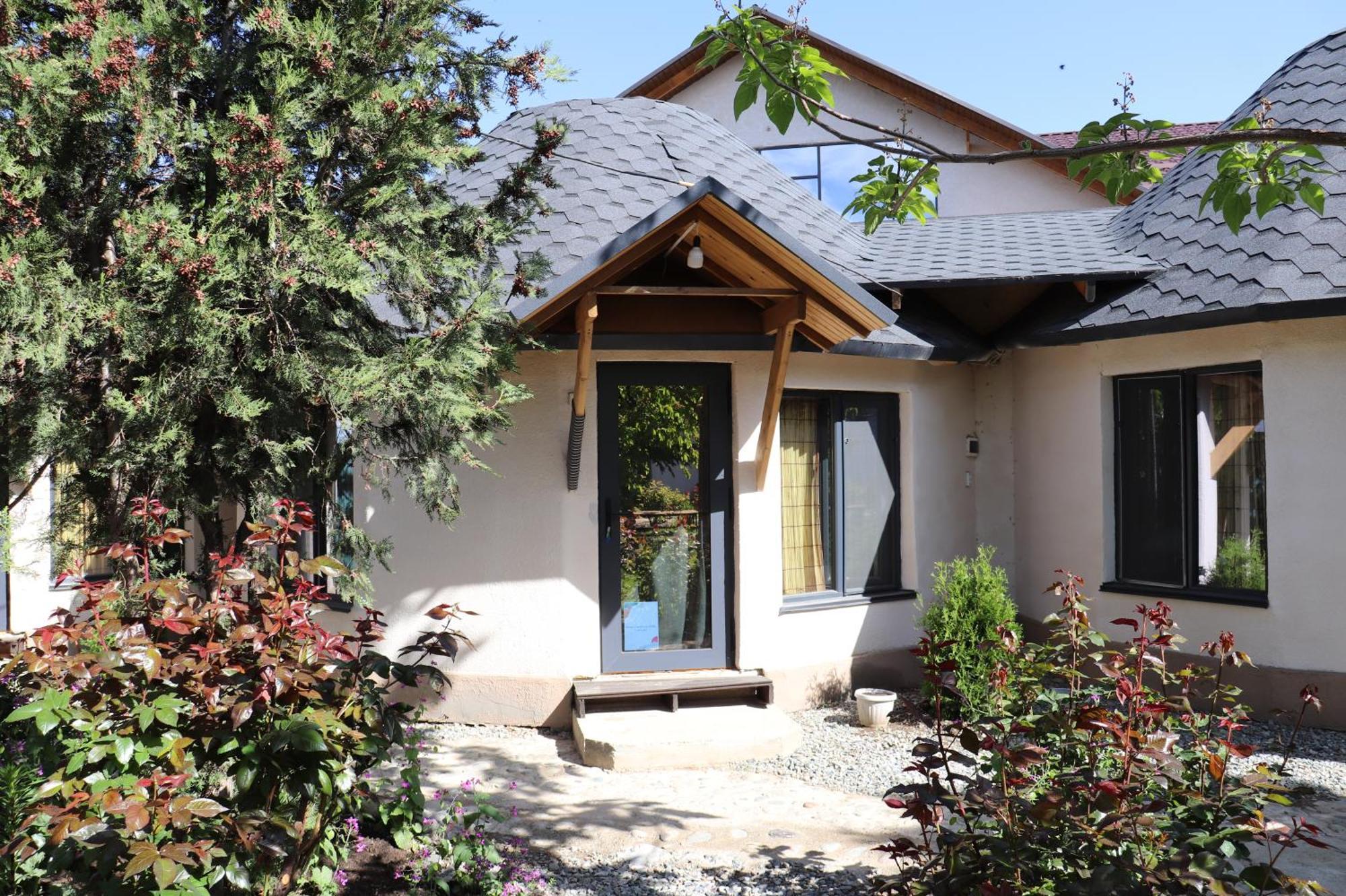 Happy Nomads Yurts & Hostel 卡拉科尔 外观 照片